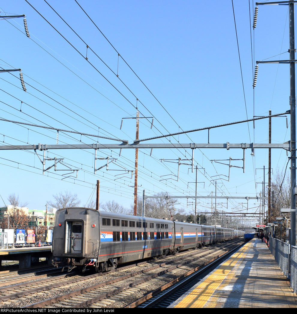 An extra Viewliner III behind the Baggage Car brings up the rear of Amtrak Train # 98